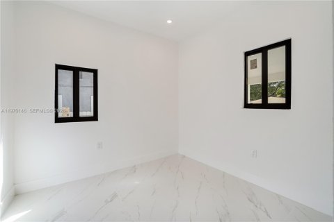 Villa ou maison à vendre à Miami, Floride: 3 chambres, 105.44 m2 № 2049535 - photo 11