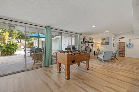 Commercial property in Sarasota, Florida 4 bedrooms, 301.84 sq.m. № 1584056 - photo 14