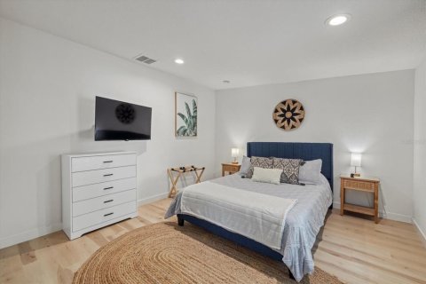 Commercial property in Sarasota, Florida 4 bedrooms, 301.84 sq.m. № 1584056 - photo 13
