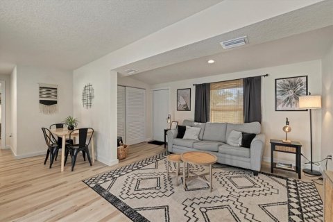 Commercial property in Sarasota, Florida 4 bedrooms, 301.84 sq.m. № 1584056 - photo 28