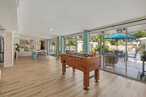 Commercial property in Sarasota, Florida 4 bedrooms, 301.84 sq.m. № 1584056 - photo 15