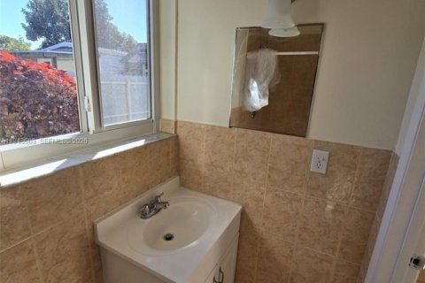 Снять в аренду виллу или дом в Хомстед, Флорида 1 спальня, 151.62м2, № 2004529 - фото 9