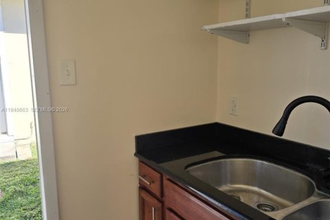 Снять в аренду виллу или дом в Хомстед, Флорида 1 спальня, 151.62м2, № 2004529 - фото 6