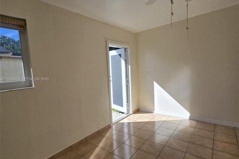 Дом в Хомстед, Флорида 1 спальня, 151.62м2 № 2004529