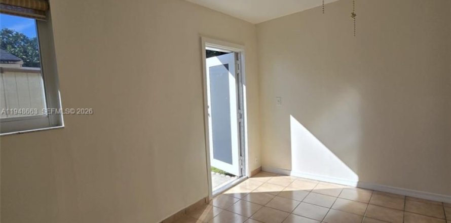 Дом в Хомстед, Флорида 1 спальня, 151.62м2 № 2004529