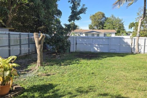 Снять в аренду виллу или дом в Хомстед, Флорида 1 спальня, 151.62м2, № 2004529 - фото 14