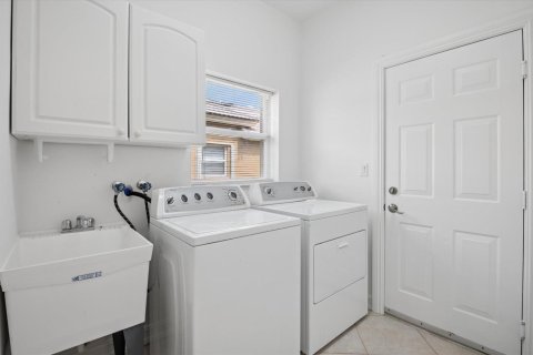 House in Parkland, Florida 3 bedrooms, 185.53 sq.m. № 2185355 - photo 19