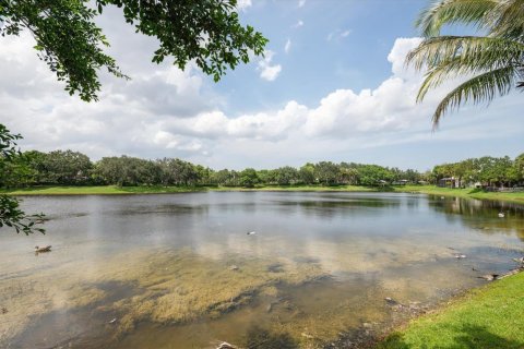 House in Parkland, Florida 3 bedrooms, 185.53 sq.m. № 2185355 - photo 23