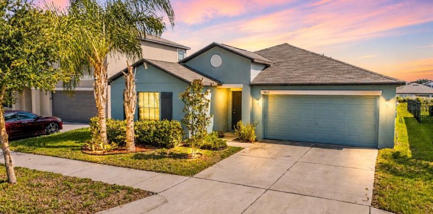 House in BELMONT in Ruskin, Florida 4 bedrooms, 179.86 sq.m. № 2210247