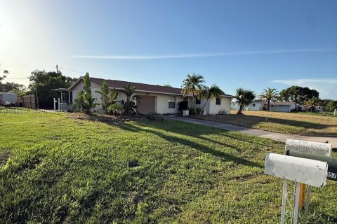 Villa ou maison à vendre à Port Charlotte, Floride: 3 chambres № 1989282 - photo 16