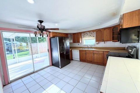 Villa ou maison à vendre à Port Charlotte, Floride: 3 chambres № 1989282 - photo 6