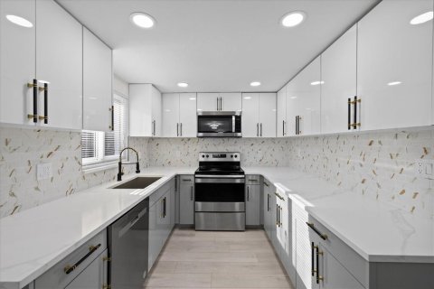 House in Hudson, Florida 3 bedrooms, 151.99 sq.m. № 1761554 - photo 7