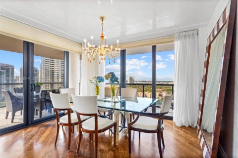 Condominio en venta en Aventura, Florida, 2 dormitorios, 175.31 m2 № 2035825 - foto 4