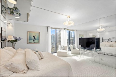 Condominio en venta en Aventura, Florida, 2 dormitorios, 175.31 m2 № 2035825 - foto 12