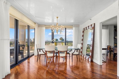 Condominio en venta en Aventura, Florida, 2 dormitorios, 175.31 m2 № 2035825 - foto 2