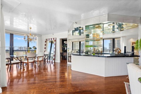 Condominio en venta en Aventura, Florida, 2 dormitorios, 175.31 m2 № 2035825 - foto 21