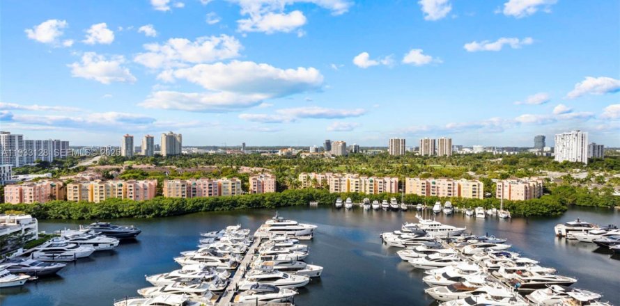 Condominio en Aventura, Florida, 2 dormitorios  № 2035825