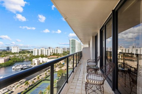 Condominio en venta en Aventura, Florida, 2 dormitorios, 175.31 m2 № 2035825 - foto 18