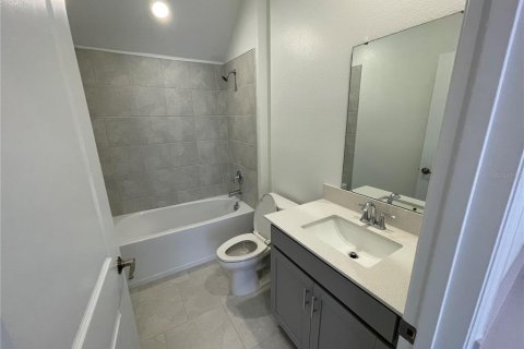 House in Clermont, Florida 4 bedrooms, 187.94 sq.m. № 2237689 - photo 11