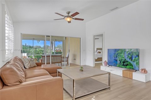 Villa ou maison à vendre à Stuart, Floride: 2 chambres, 141.95 m2 № 1996674 - photo 2