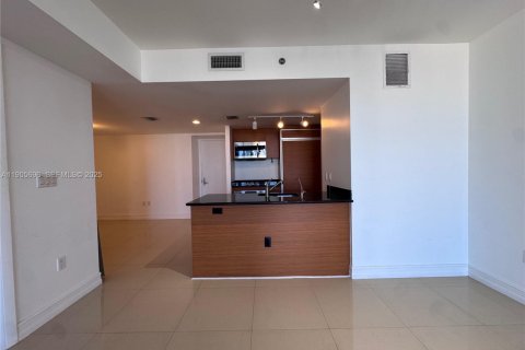 Condominio en alquiler en Miami, Florida, 1 dormitorio, 74.32 m2 № 1956383 - foto 10