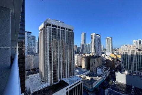 Condominio en alquiler en Miami, Florida, 1 dormitorio, 74.32 m2 № 1956383 - foto 17