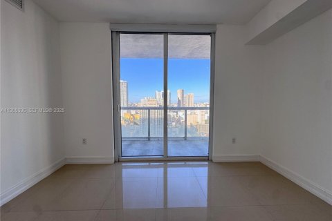 Condominio en alquiler en Miami, Florida, 1 dormitorio, 74.32 m2 № 1956383 - foto 13