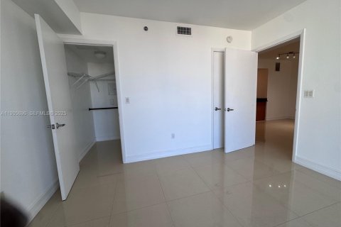 Condominio en alquiler en Miami, Florida, 1 dormitorio, 74.32 m2 № 1956383 - foto 15