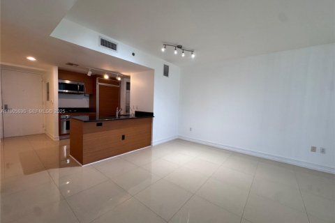 Condominio en alquiler en Miami, Florida, 1 dormitorio, 74.32 m2 № 1956383 - foto 9