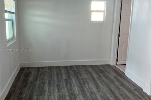 House in Miami, Florida 1 bedroom, 55.74 sq.m. № 1994719 - photo 15