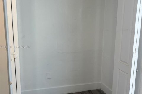 House in Miami, Florida 1 bedroom, 55.74 sq.m. № 1994719 - photo 17
