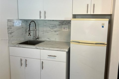 House in Miami, Florida 1 bedroom, 55.74 sq.m. № 1994719 - photo 11