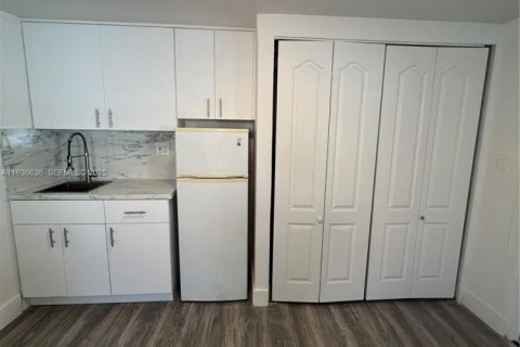 House in Miami, Florida 1 bedroom, 55.74 sq.m. № 1994719 - photo 12