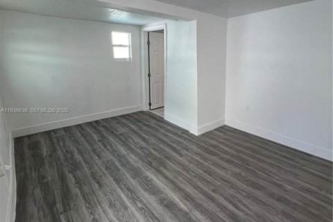 House in Miami, Florida 1 bedroom, 55.74 sq.m. № 1994719 - photo 4