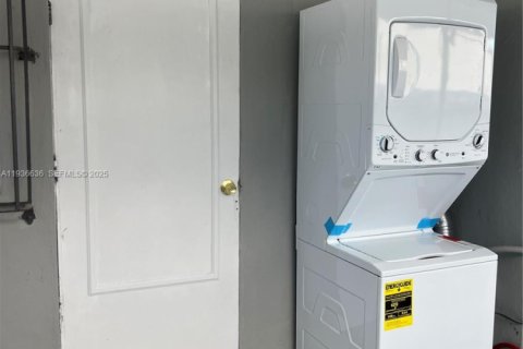 House in Miami, Florida 1 bedroom, 55.74 sq.m. № 1994719 - photo 23