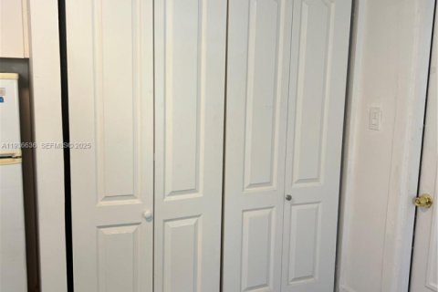 House in Miami, Florida 1 bedroom, 55.74 sq.m. № 1994719 - photo 13