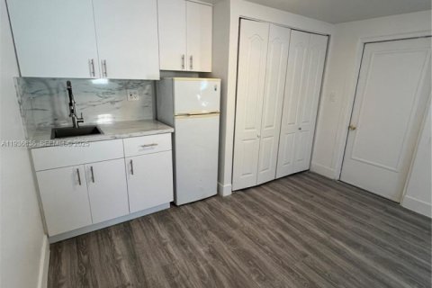 House in Miami, Florida 1 bedroom, 55.74 sq.m. № 1994719 - photo 6