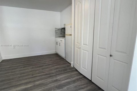 House in Miami, Florida 1 bedroom, 55.74 sq.m. № 1994719 - photo 3
