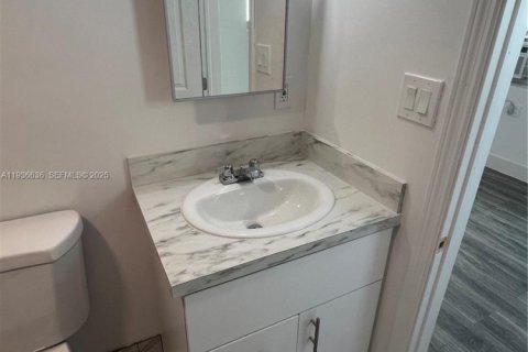 House in Miami, Florida 1 bedroom, 55.74 sq.m. № 1994719 - photo 20