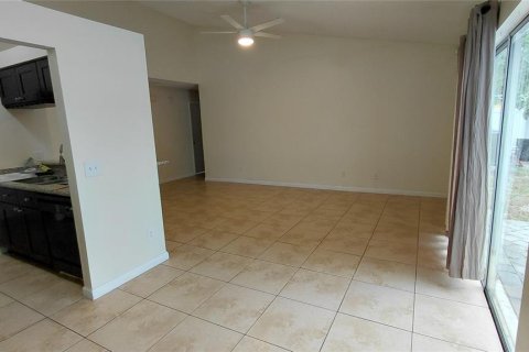 Villa ou maison à louer à Tampa, Floride: 3 chambres, 111.67 m2 № 2115326 - photo 4