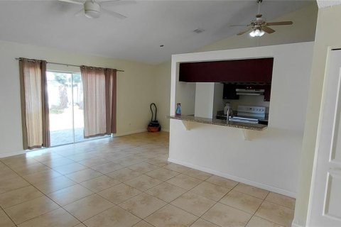 Villa ou maison à louer à Tampa, Floride: 3 chambres, 111.67 m2 № 2115326 - photo 5