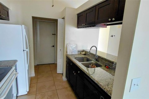 Villa ou maison à louer à Tampa, Floride: 3 chambres, 111.67 m2 № 2115326 - photo 6