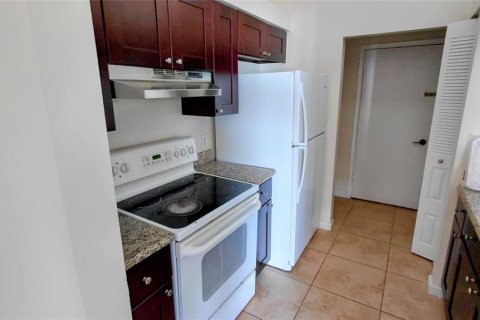 Villa ou maison à louer à Tampa, Floride: 3 chambres, 111.67 m2 № 2115326 - photo 2
