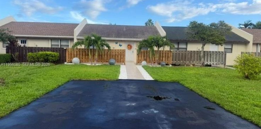 Adosado en Homestead, Florida 2 dormitorios, 80.64 m2 № 2011943