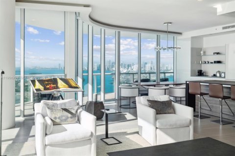 Condo in Miami Beach, Florida, 3 bedrooms  № 2060186 - photo 2