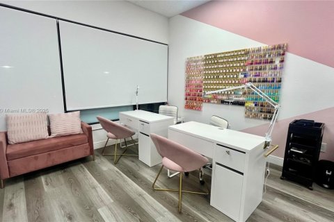 Купить коммерческую недвижимость в Суитуотер, Флорида № 1972905 - фото 4