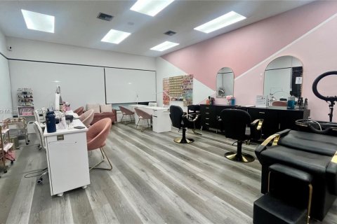 Купить коммерческую недвижимость в Суитуотер, Флорида № 1972905 - фото 6