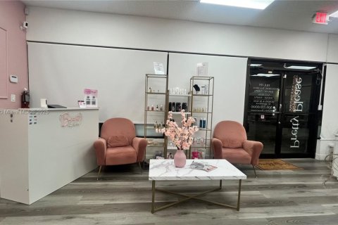 Купить коммерческую недвижимость в Суитуотер, Флорида № 1972905 - фото 2