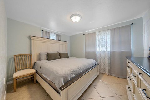 Casa en venta en Sarasota, Florida, 3 dormitorios, 103.86 m2 № 2222729 - foto 22