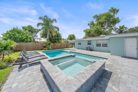 Casa en venta en Sarasota, Florida, 3 dormitorios, 103.86 m2 № 2222729 - foto 2